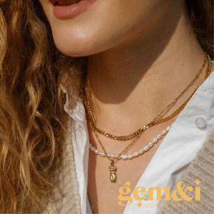 La Femme Torso Pendant on Chain Necklace - Gold