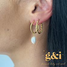 Load image into Gallery viewer, 18k gold vermeil fresh water pearl earrings
